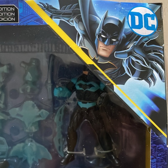 SPIN-MASTER DC MOTO-TANK BANE VS BATMAN 1st Edition W/ 12 Accessories Brand New - Picture 2 of 3